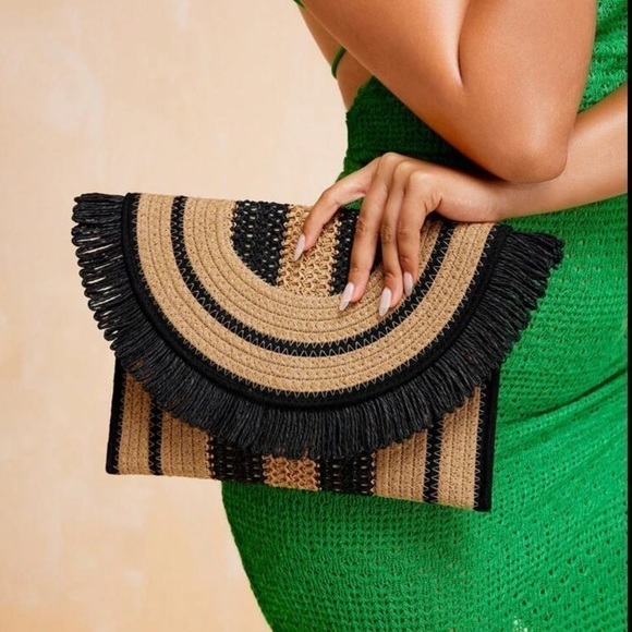 Dual-Color Straw Woven Fringe Clutch Purse - Picture 6 of 12